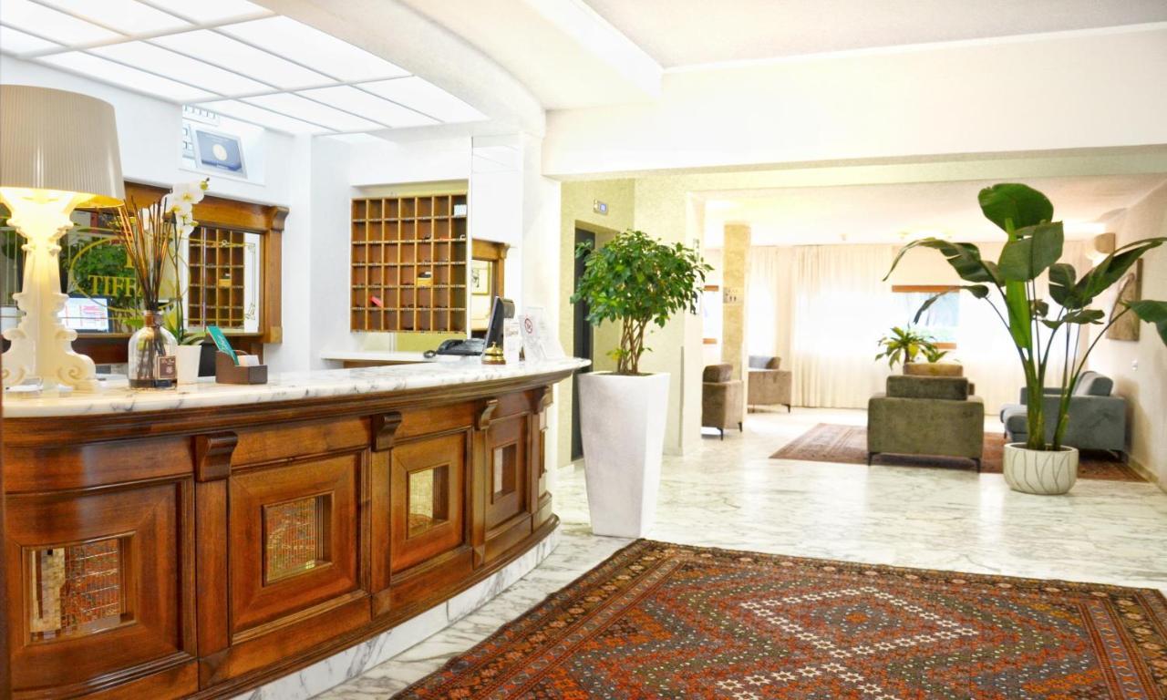 Hotel Tiffany Марина-ди-Масса Экстерьер фото
